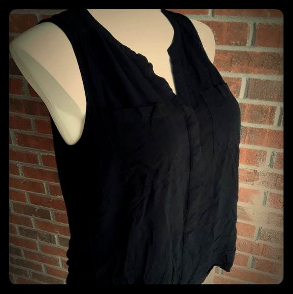 🍁CLOSET CLEAR OUT 5/$20🍁Ava & Viv Sleeveless Top - Picture 1 of 5